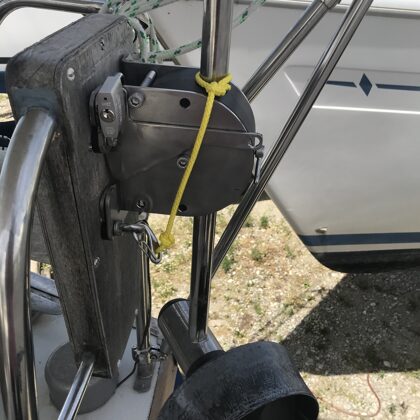 Unser neuer Elektro-Außenborder ist fertig montiert