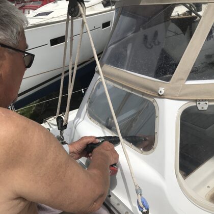 Austausch auf neue getönte Kunststoff-Scheiben