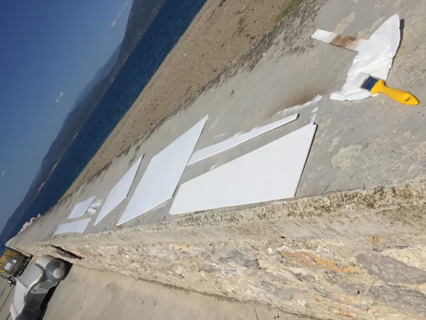 Neue Deckenverkleidung - Salon gestrichen