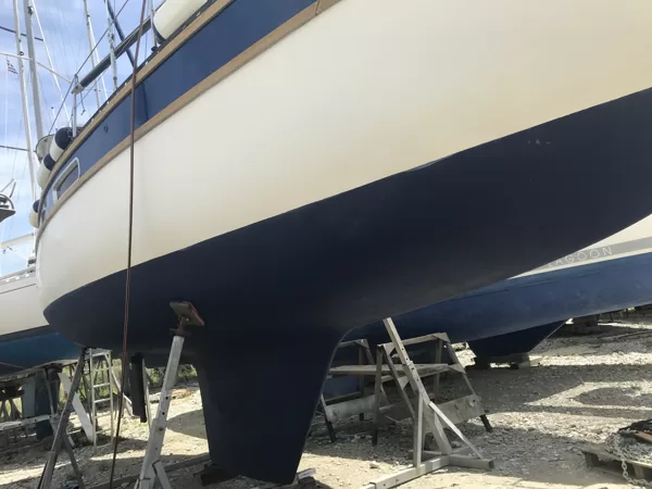 Antifouling fertig  und Rumpf poliert 